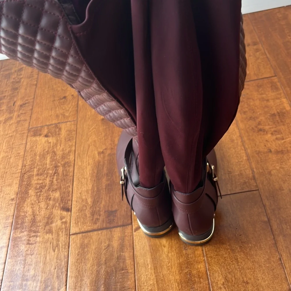 Annabeth Quilted Flat Boots Size 9